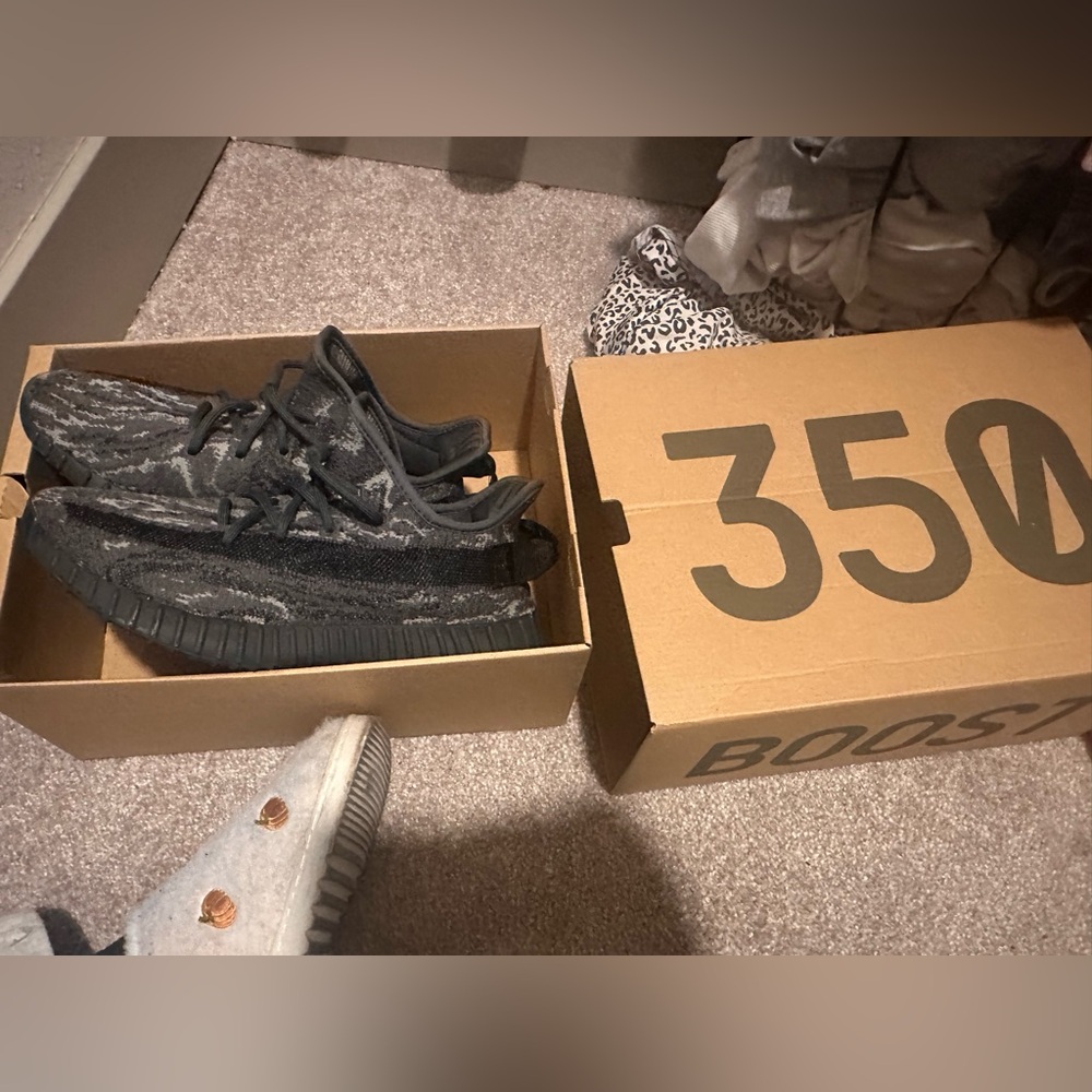 Yeezy Boost 350 V2 Black Sneakers